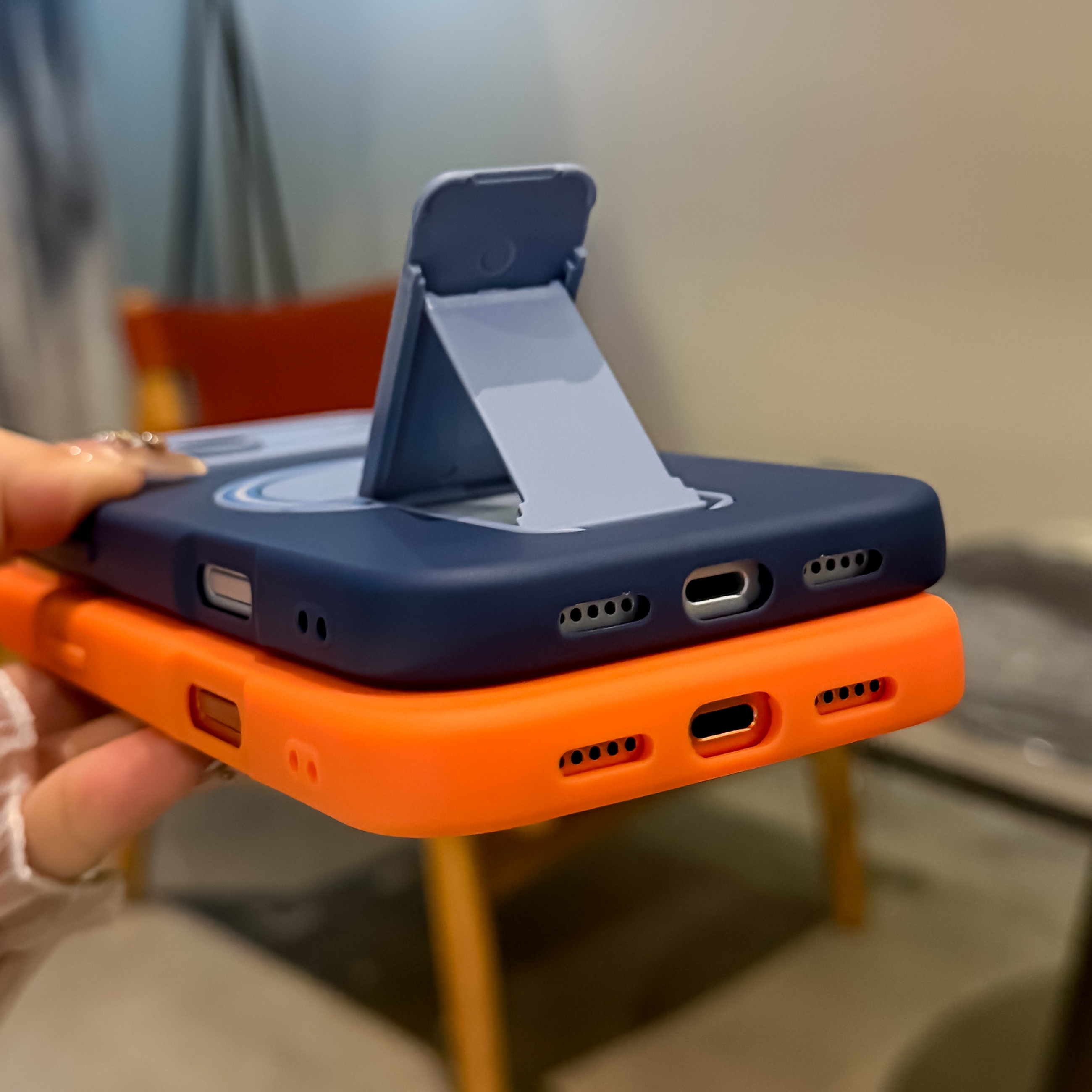 Luxury Fold Stand Holder Shock - مراجعة Magnetic Charging Stand وسعره