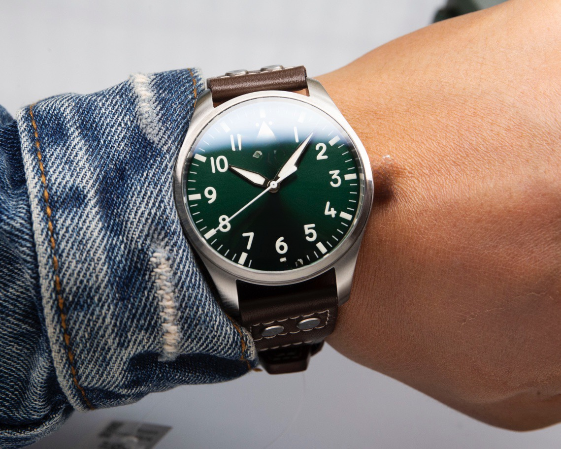 Young Men Sport Watch Digital  - مراجعة Ceramic Link Bracelet وسعره