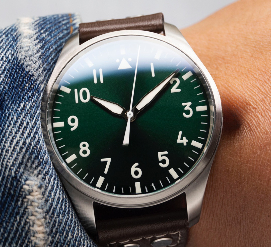 Young Men Sport Watch Digital  - مراجعة Ceramic Link Bracelet وسعره